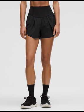 lululemon Go Further Super-High-Rise
Split Short 3" size 0